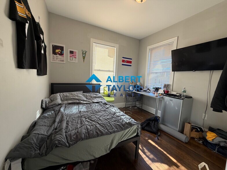 Building Photo - 71 Hillside St