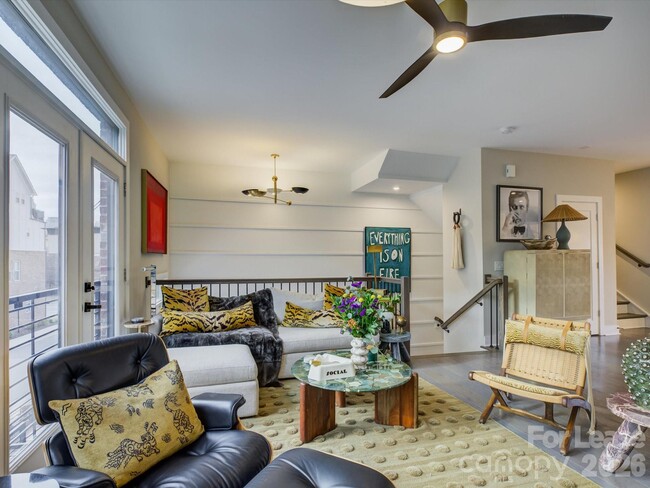 Building Photo - 11015 Stetler St