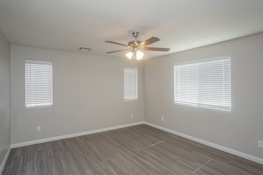 Building Photo - 1136 Lilac Charm Ave