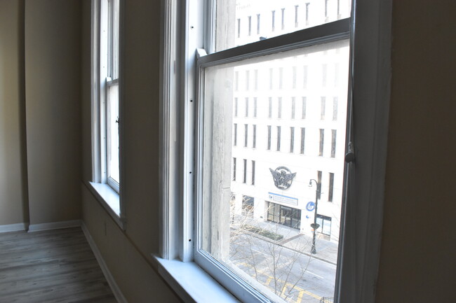 Two big windows with street view - 32 Peachtree St NW