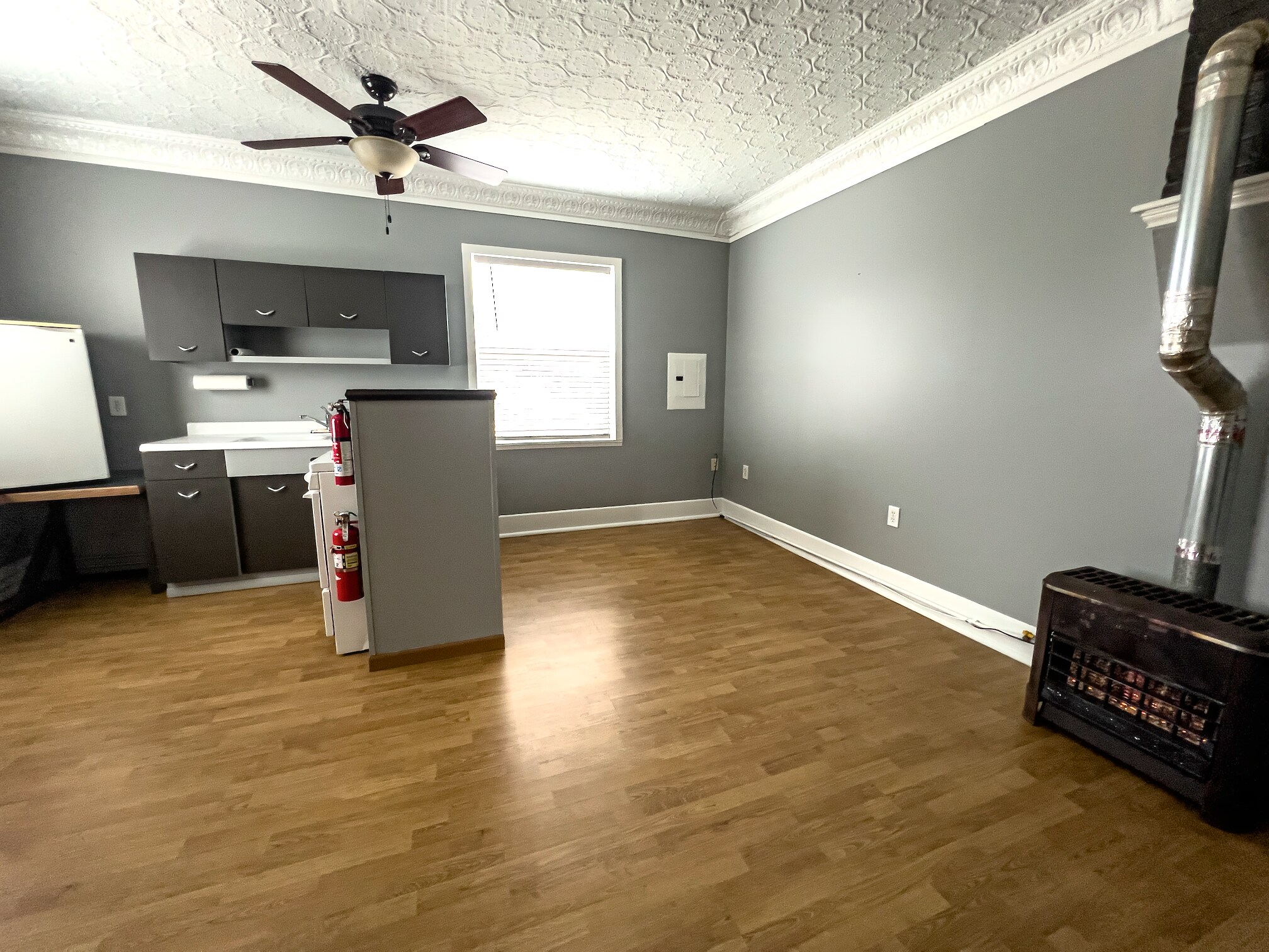Studio Apartment Multi-Use Area - 15 Park Cir