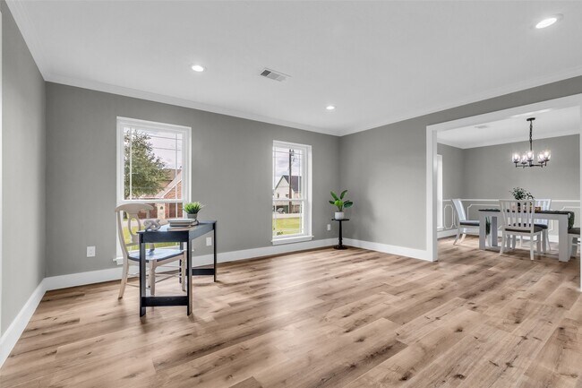 Building Photo - 3518 Shore Shadows Dr