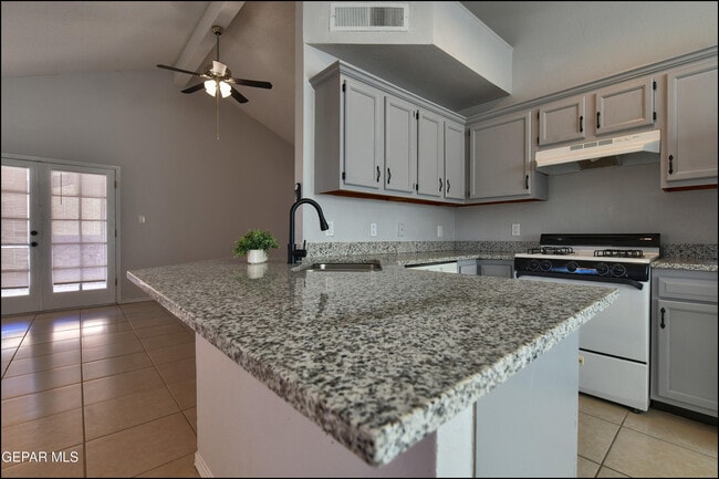 Building Photo - 609 Bristol Dr