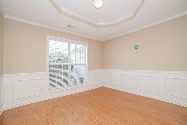 Building Photo - 820 Brandon Dr