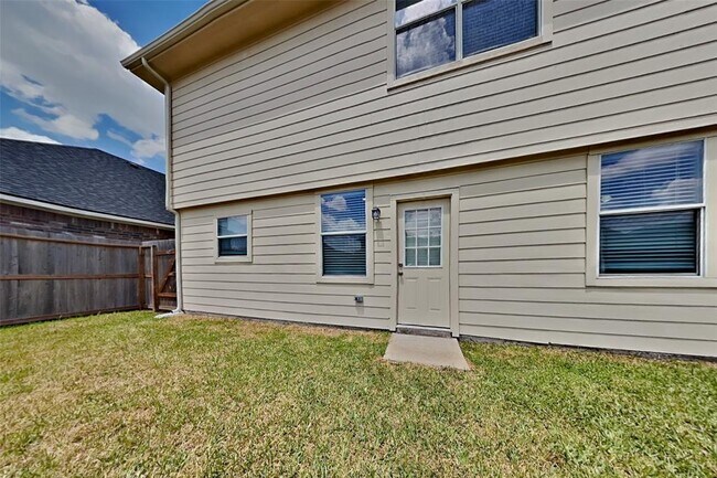 Building Photo - 21015 Kirkland Woods Dr
