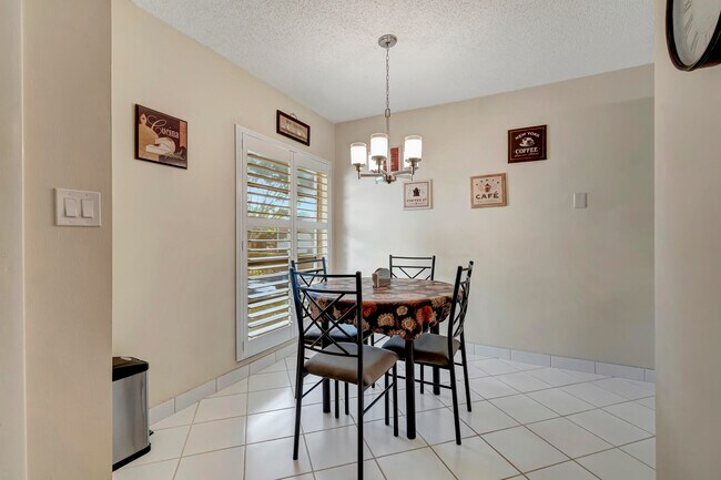 Building Photo - 5943 Areca Palm Ct