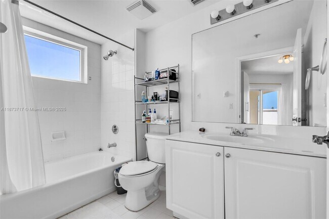 Building Photo - 1627 SW 37th Ave