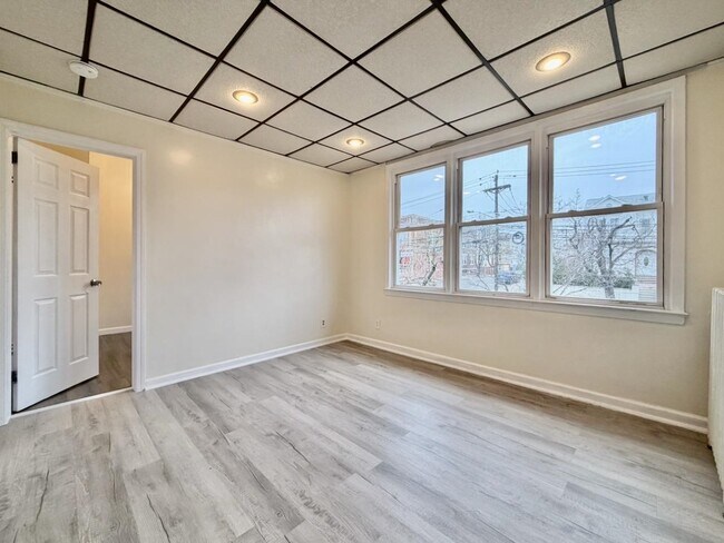 Building Photo - 617 Grand Ave