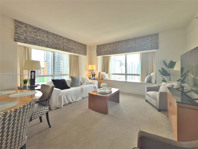 Building Photo - 1435 Brickell Ave