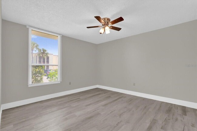 Building Photo - 544 Orange Dr
