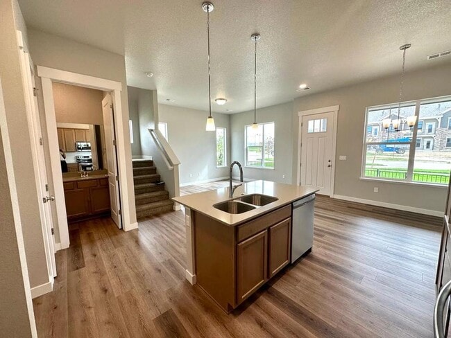 Building Photo - 4190 S Park Dr