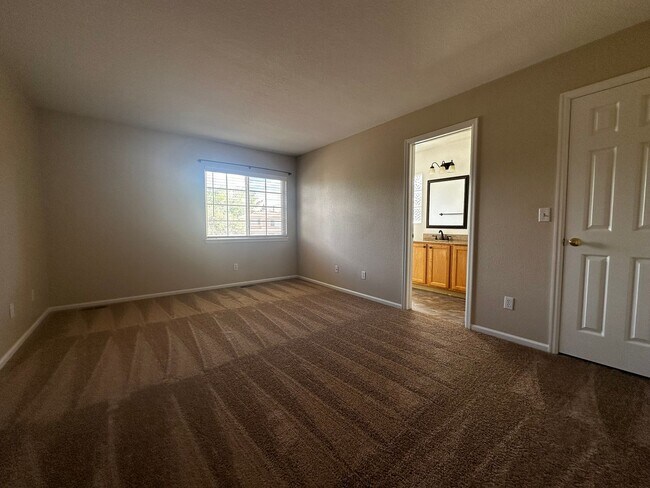 Building Photo - Large 2-story home with 3 bedrooms up plus loft!  Finished basement!