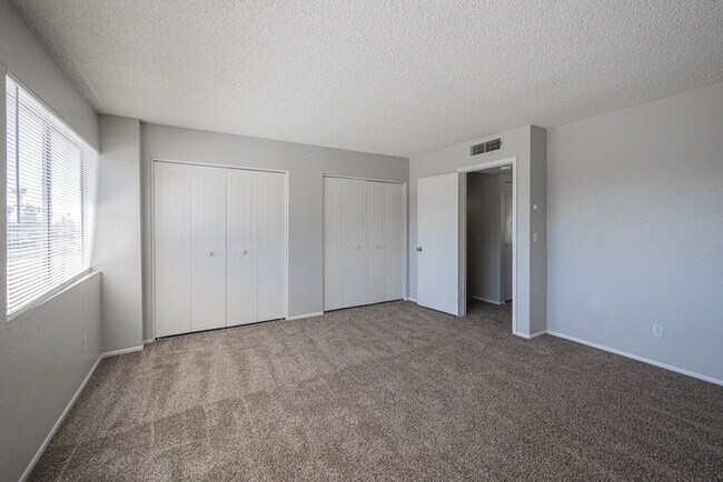 Building Photo - 3520 W Dunlap Ave
