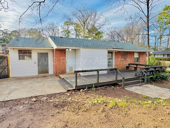 Building Photo - 3405 Vermont Dr