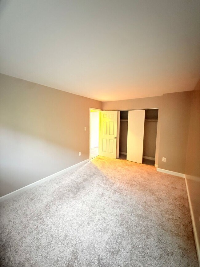 Building Photo - 2 Bedroom Condo near New Carrollton MARC t...