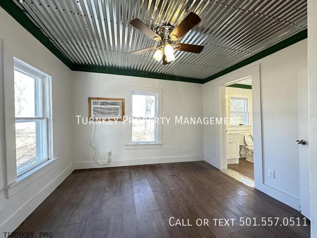 Building Photo - Cozy Home in White Hall