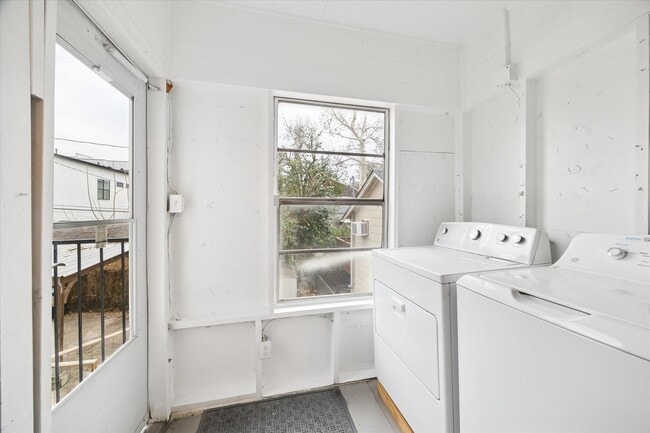 Building Photo - 1937 W McKinney St