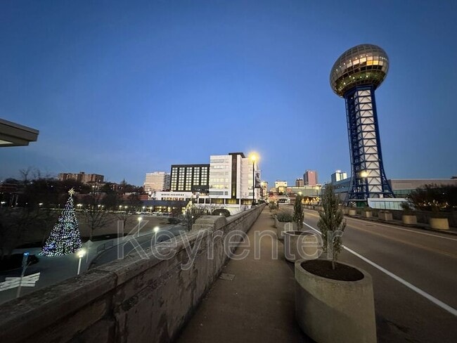 Building Photo - 1060 Worlds Fair Park Dr