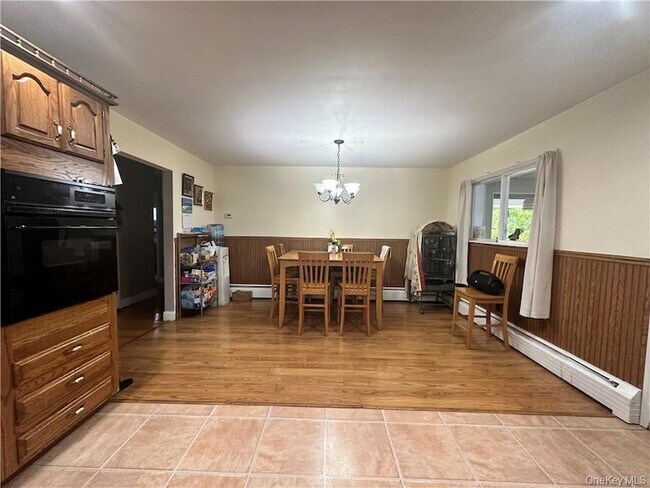 Building Photo - 307 Wildwood Dr