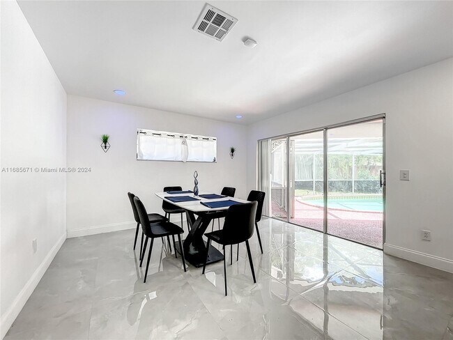 Building Photo - 1751 SW 30th Pl