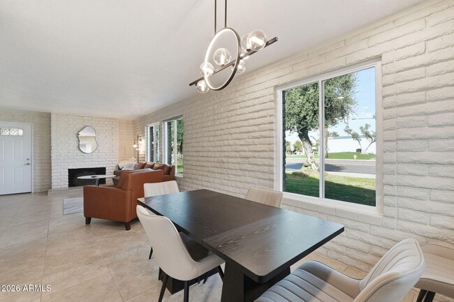 Building Photo - 2015 E Southern Ave