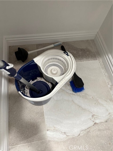 Building Photo - 525 E Seaside Way