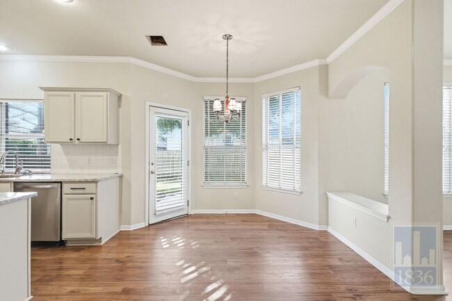 Building Photo - 1110 Water Birch