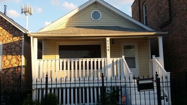 Primary Photo - 2129 W Gladys Ave