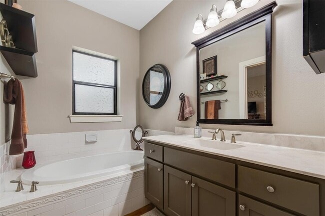 Building Photo - 1400 Cuernavaca Dr N