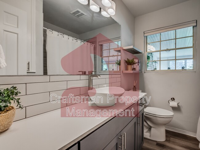 Building Photo - 2024 NW 45th St