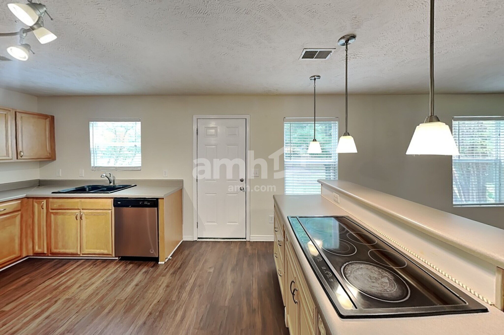 Building Photo - 2651 Sutherland Dr