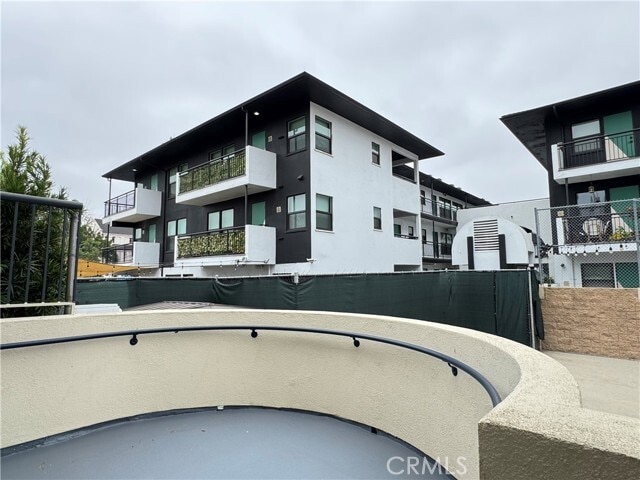 Building Photo - 251 N Oakland Ave