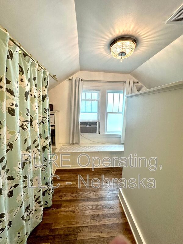 Building Photo - 5724 Rees St