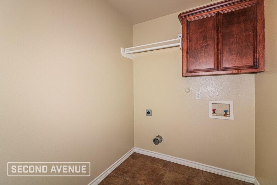 Building Photo - 6701 Newman Dr