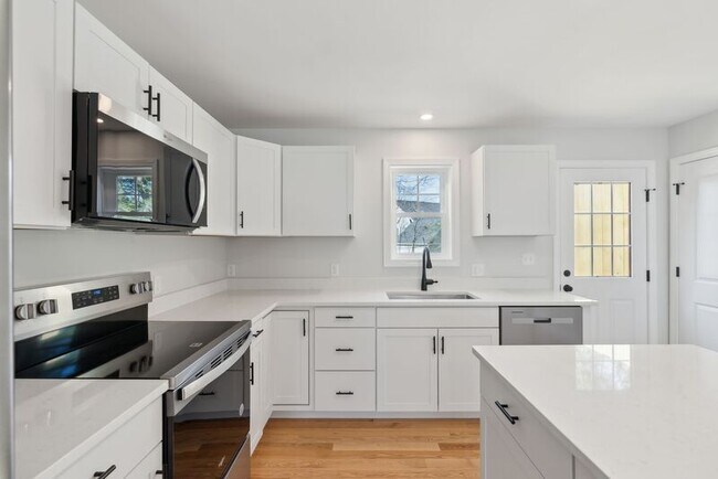 Building Photo - 8 Legacy Ln