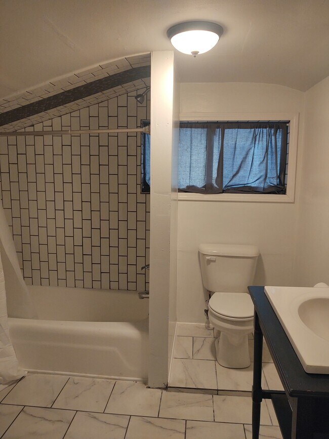 Building Photo - 719 West Faulkner Street, Unit 719