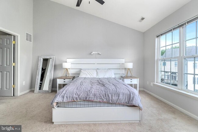 Building Photo - 42754 Montevista Square
