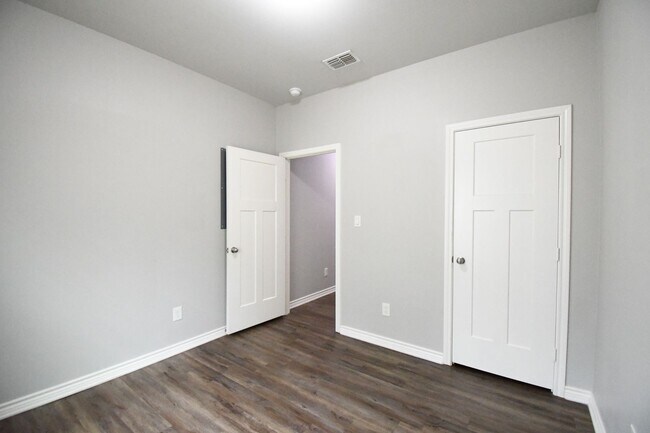 Building Photo - Gorgeous 3 Bedroom, 2 Bath Duplex in Arp