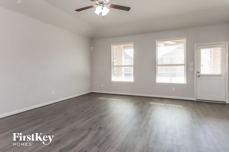 Building Photo - 4820 La Piedra Ln