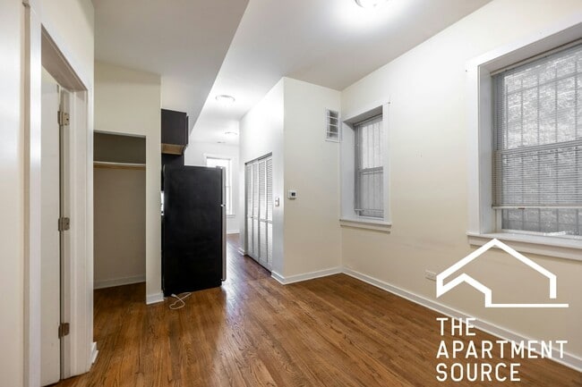 Primary Photo - 2146 W Chicago Ave