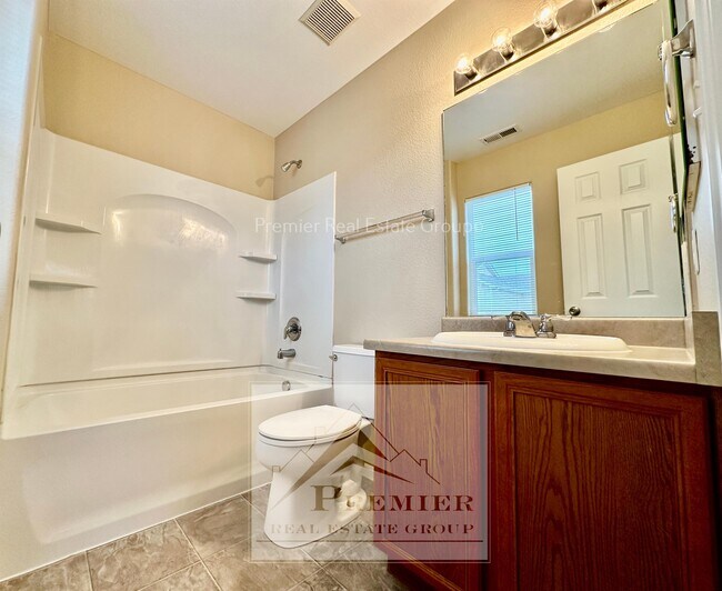 Building Photo - 7938 Sandy Springs Point