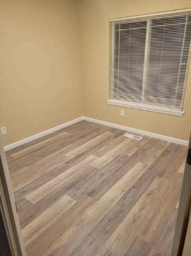 Building Photo - Quiet Area.1%-