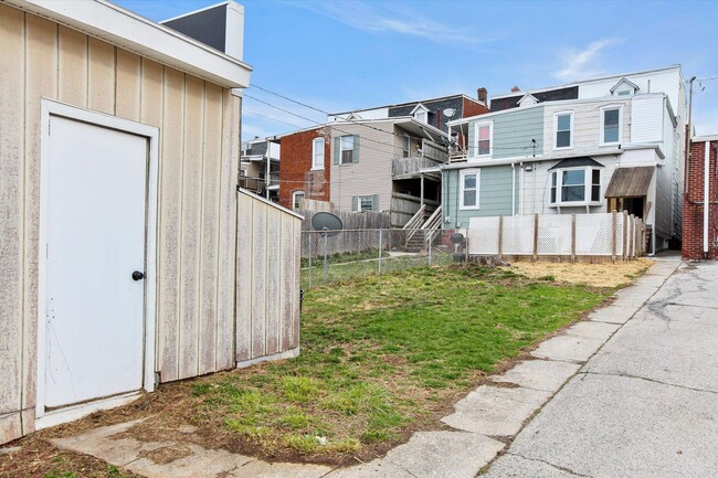 Building Photo - Spacious 5 Bedroom located in Central School District Coming Soon