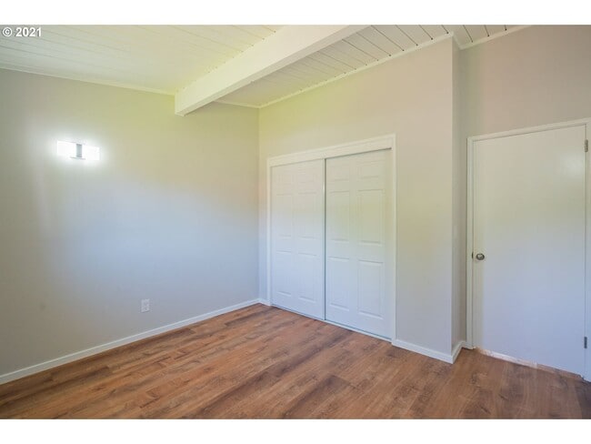 Building Photo - Gorgeous 3 Bedroom Remodel in Highly Desir...