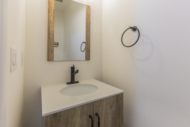 Building Photo - 141 Krams Ave