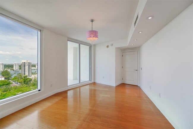 Building Photo - 6000 Island Blvd