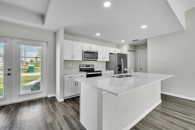 Building Photo - 412 NE 25th St