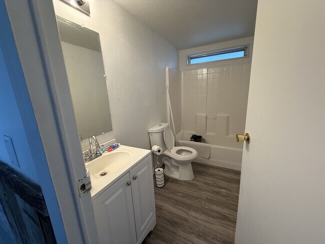 Building Photo - 4140 Bonanza Cir