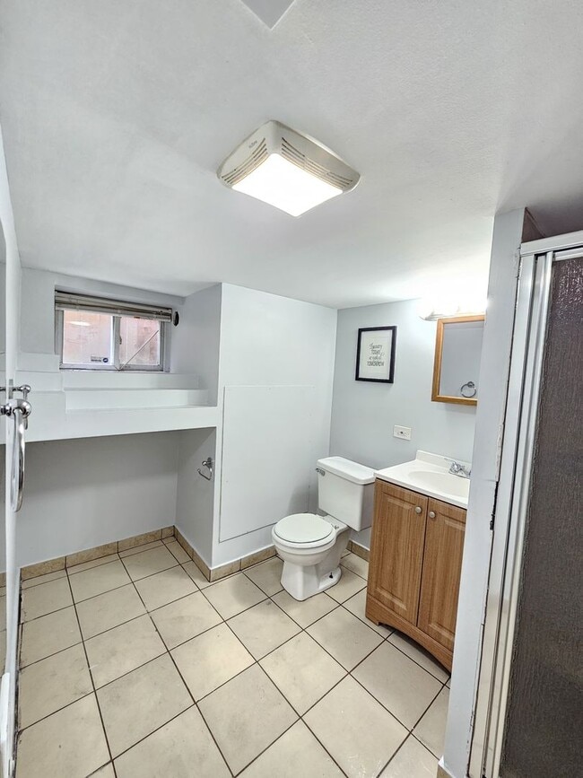 Building Photo - 2850 N Nordica Ave