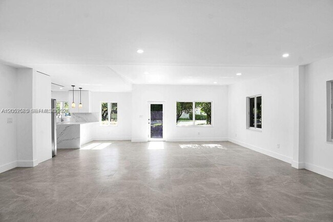 Building Photo - 7902 SW 67th Ave